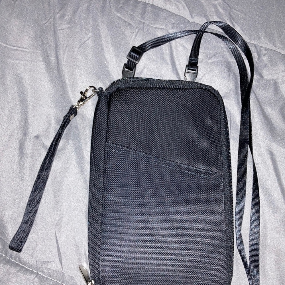 Carrying case❤️